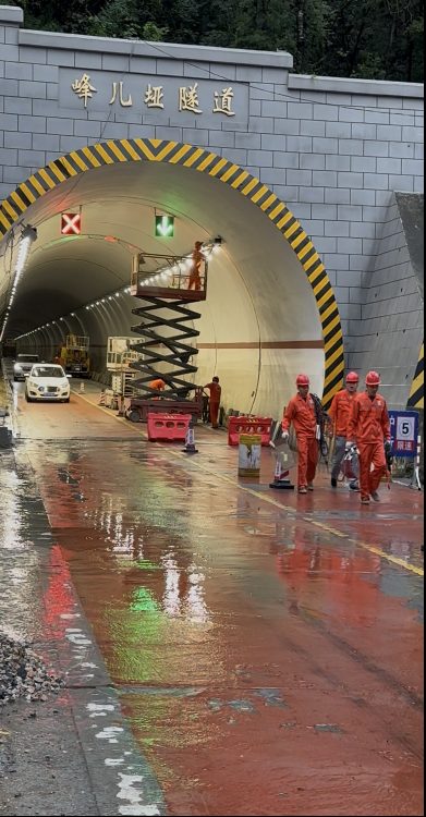 湖北襄阳峰儿垭公路隧道缺陷修复及水害治理