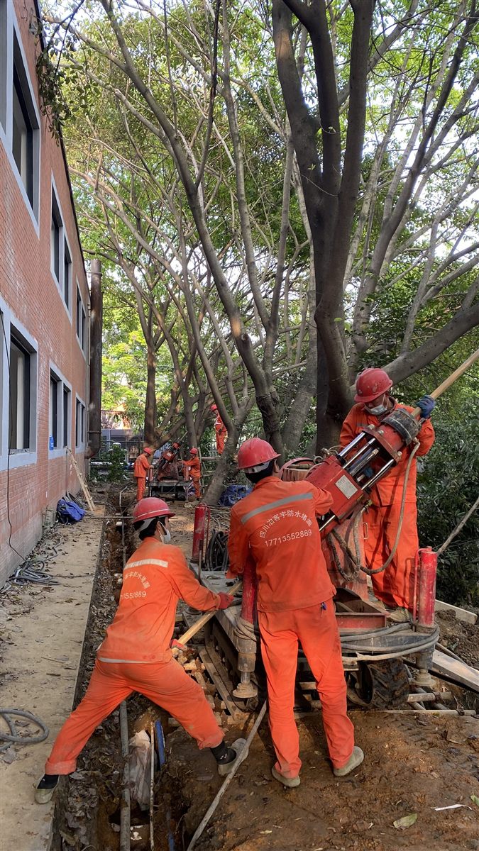 成都信息工程学院教学楼灌浆加固